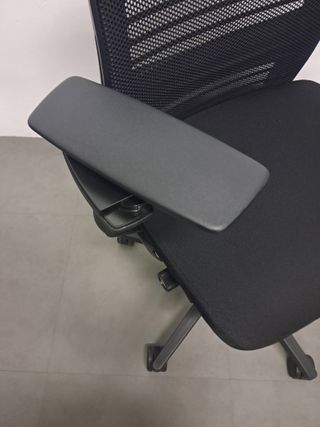 Sedia da ufficio ergonomica STEELCASE THINK v2 con poggiatesta professionale