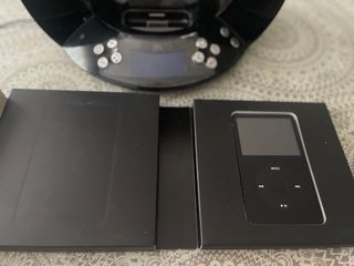 iPod Classic MA446ZP/A + Cargador JBL