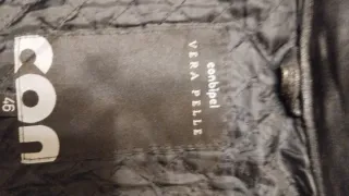 Cazadora de piel negra