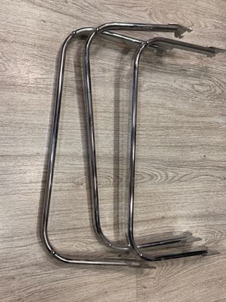 Barras de perchero metálicas plateadas