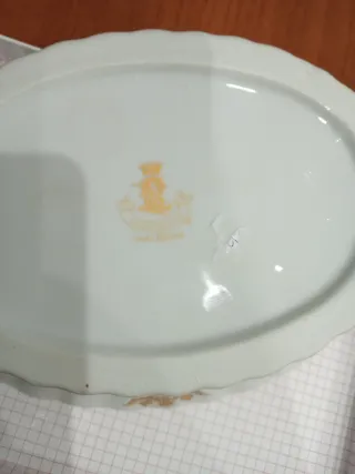 Zuppiera in porcellana con decori oro