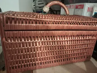 Cesta de mimbre vintage con cierres