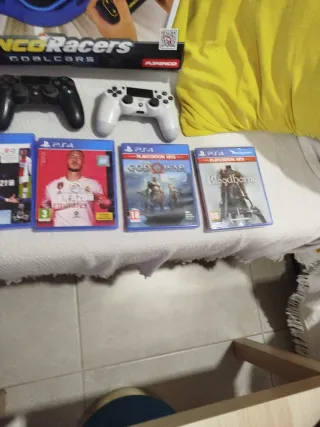 PS4 ,tengo la caja original (mandos defectuosos)