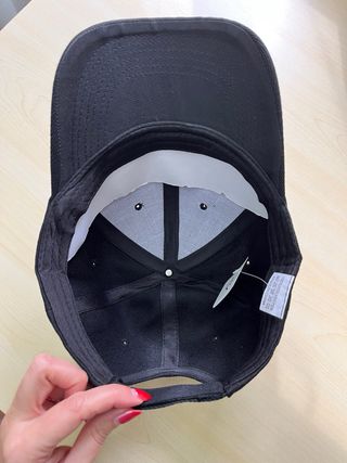 Gorra negra con caritas smile amarillas