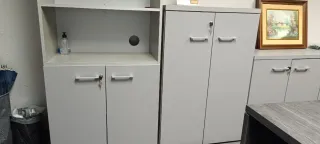 Mobili da ufficio in metallo e legno