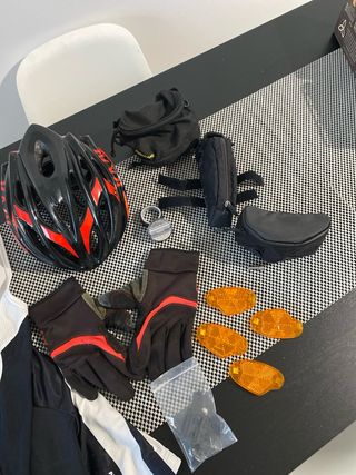 Kit Ciclismo: Casco, Guantes y Ropa