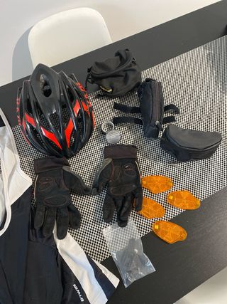 Kit Ciclismo: Casco, Guantes y Ropa