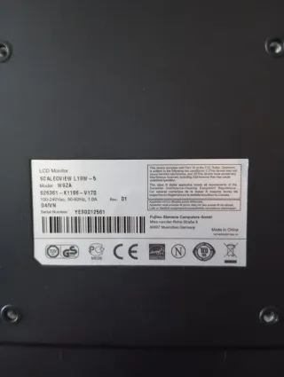 Monitor sobremesa plata y negro