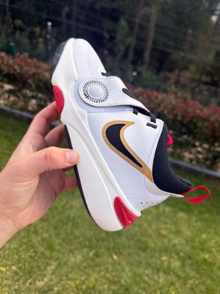 Sapatilhas Nike Team Hustle D11 tam 38