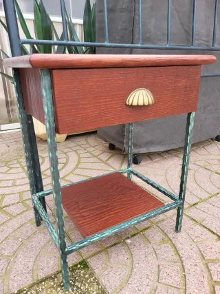 Cabezal forja y mesitas de noche