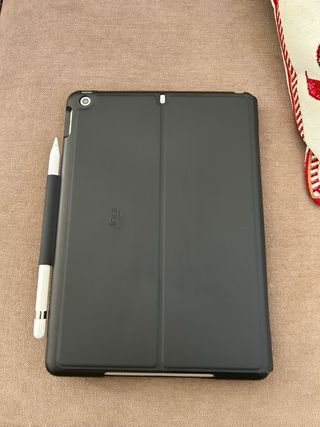 iPad 8ª Gen + Teclado Logitech + Apple Pencil