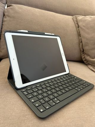 iPad 8ª Gen + Teclado Logitech + Apple Pencil