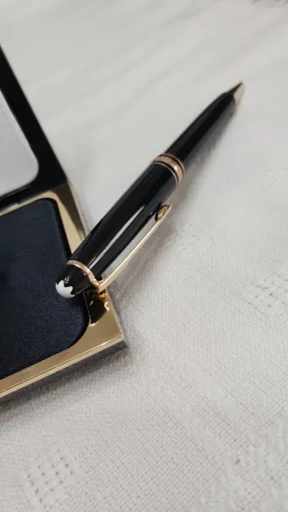 Bolígrafo Montblanc Negro y Dorado