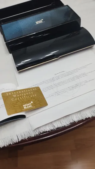 Bolígrafo Montblanc Negro y Dorado