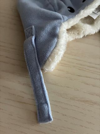 Cappellino Benetton azzurro con orecchie