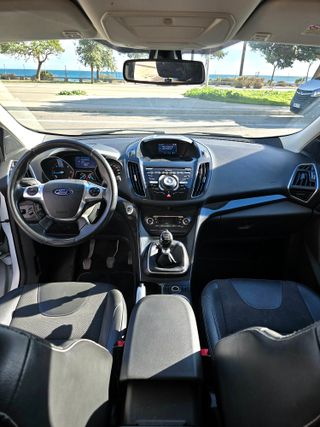 FORD KUGA- UN PROPIETARIO- MANTENIMIENTO OFICIAL