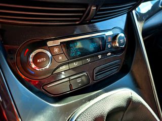 FORD KUGA- UN PROPIETARIO- MANTENIMIENTO OFICIAL