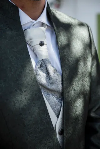 Traje Novio Verde y Marfil Cuello Mao