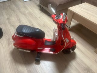 Moto Vespa bateria roja