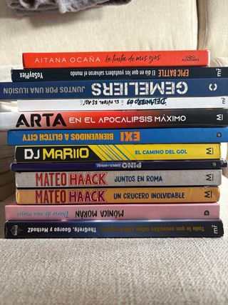libros variados de diferentes famosos