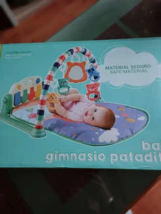 Gimnasio infantil piano y juguetes