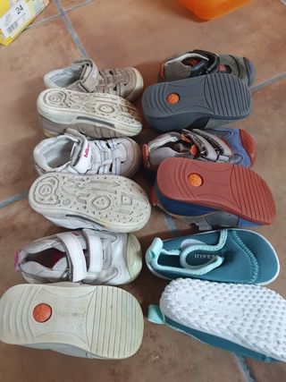 Lote de 6 pares de zapatos infantiles T.20