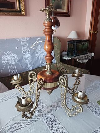 Lámpara de madera y metal