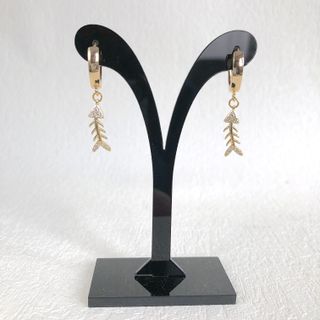 Orecchini cerchietto con ciondolo lisca pesce