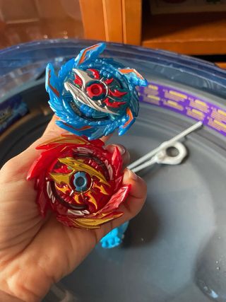 Estadio Beyblade con 2 peonzas y lanzadores