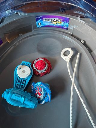 Estadio Beyblade con 2 peonzas y lanzadores