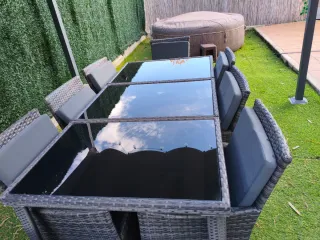 Set tavolo e sedie da esterno in rattan