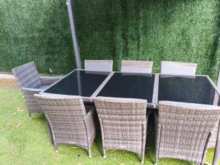 Set tavolo e sedie da esterno in rattan