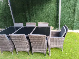 Set tavolo e sedie da esterno in rattan