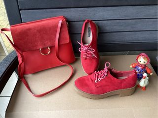 ￼ conjunto de bolso de piel y zapatos mocasines