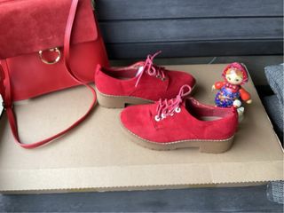 ￼ conjunto de bolso de piel y zapatos mocasines