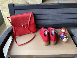 ￼ conjunto de bolso de piel y zapatos mocasines