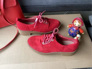 ￼ conjunto de bolso de piel y zapatos mocasines