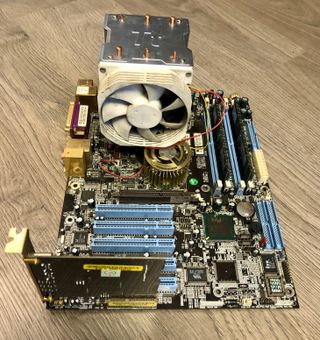 Placa Base Chaintech 9CJS + 2GB RAM + Pentium 4