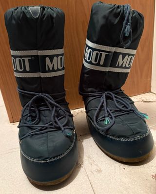 Esquís, bastones, traje, botas y muchos accesorios