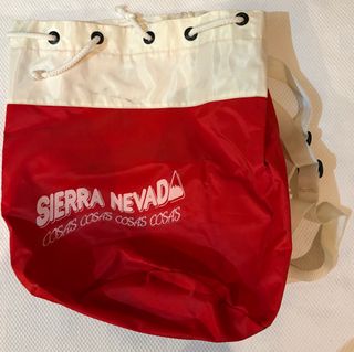 Esquís, bastones, traje, botas y muchos accesorios