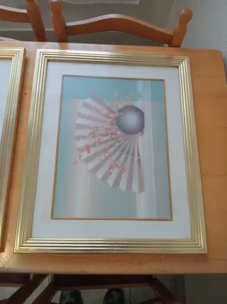 Marco de metal dorado