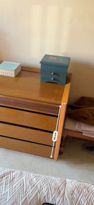 Cómoda y 2 mesitas de noche de madera