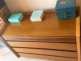 Cómoda y 2 mesitas de noche de madera