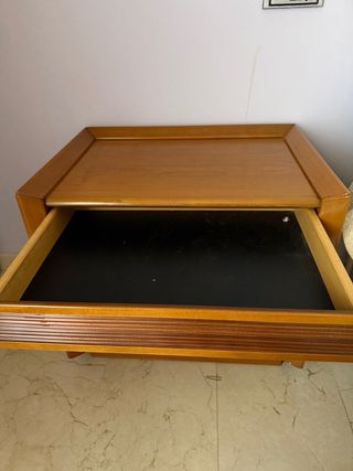 Cómoda y 2 mesitas de noche de madera