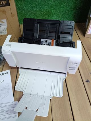 Scanner ADF Brother ADS-2200 600 x 600DPI A4 Nero, Bianco - Scanner (215,9 x 355,6 mm, 600 x 600 DPI, 1200 x 1200 DPI, 48 bit, 8 bit, 35 ppm)