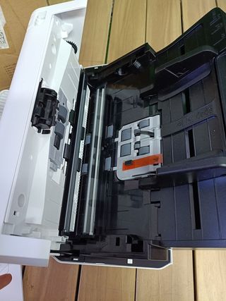 Scanner ADF Brother ADS-2200 600 x 600DPI A4 Nero, Bianco - Scanner (215,9 x 355,6 mm, 600 x 600 DPI, 1200 x 1200 DPI, 48 bit, 8 bit, 35 ppm)