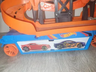 Camión Lanzador y Elevador Hot Wheels City