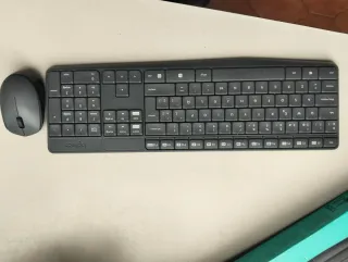 Teclado y Ratón Logitech MK235 Inalámbrico