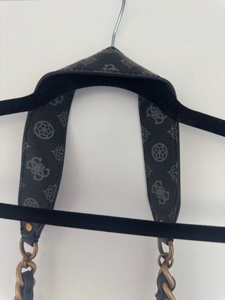 Bolso Guess bandolera mediano