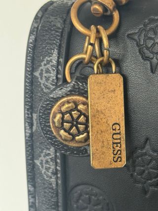 Bolso Guess bandolera mediano